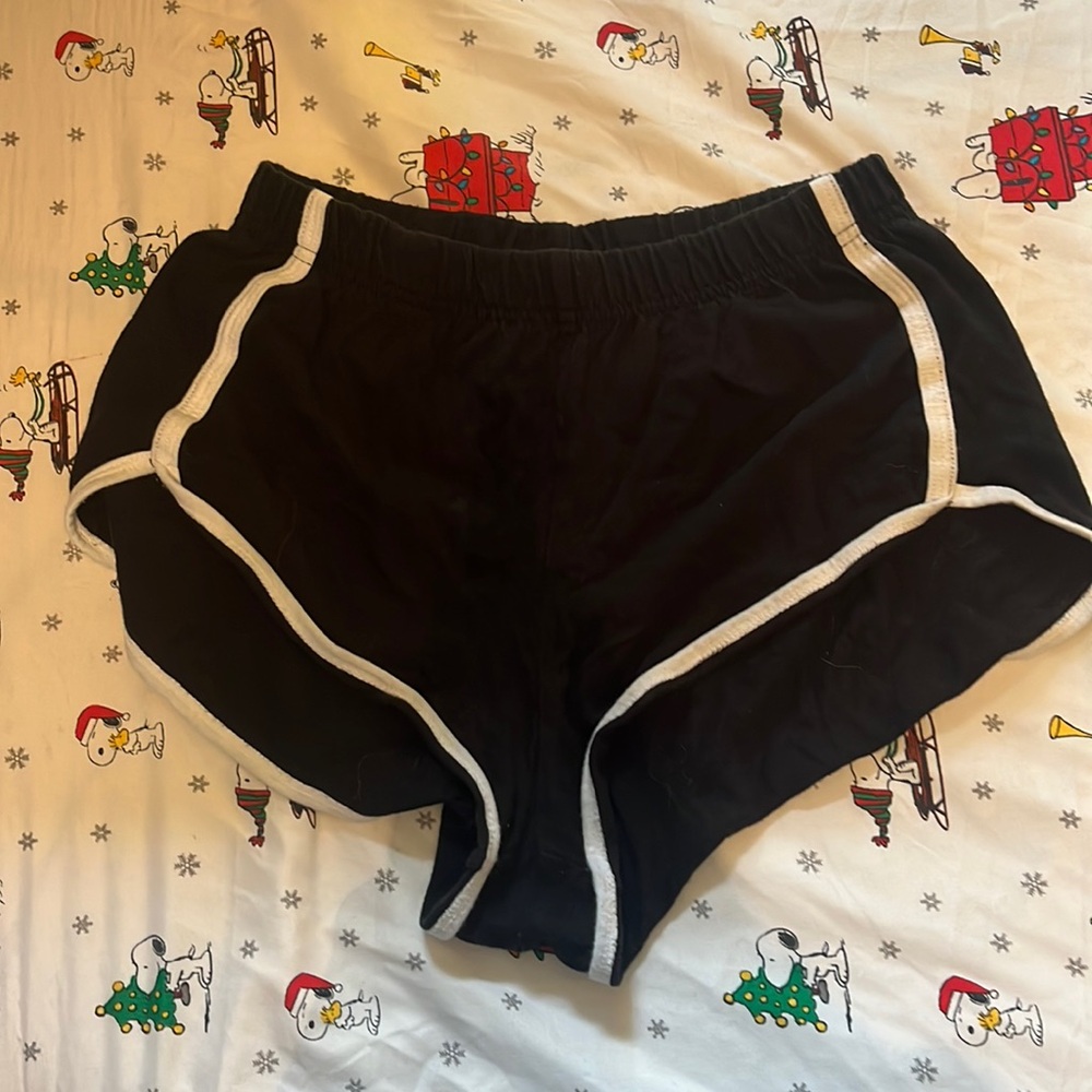 Women’s shorty shorts